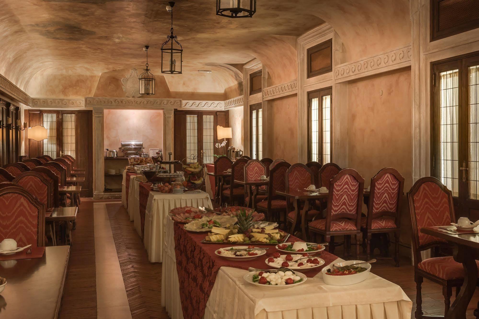 Palazzo Cardinal Cesi 4* Rom